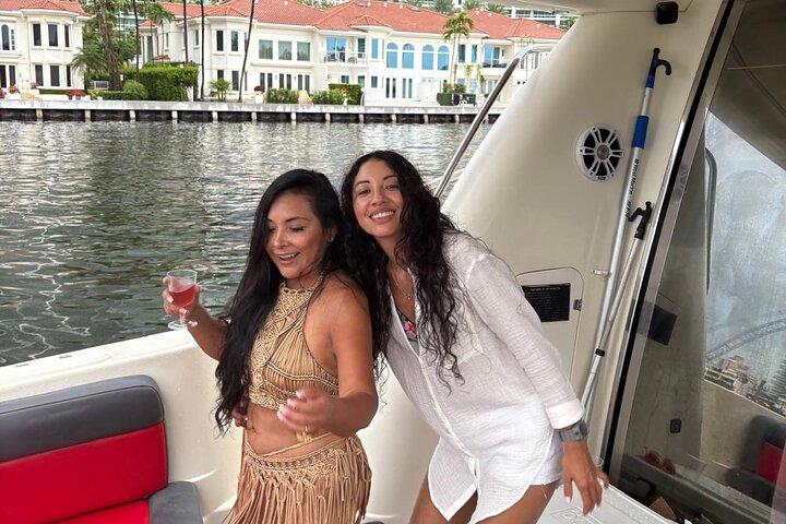 Miami Private Yacht Cruise — Entdecken Sie ikonische Wasserblicke