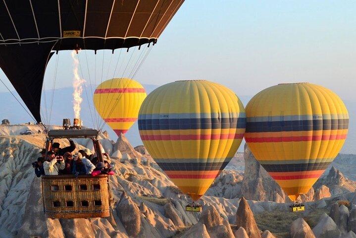 Unikke Cappadocia varmluftballon flyvning på Goreme Valley
