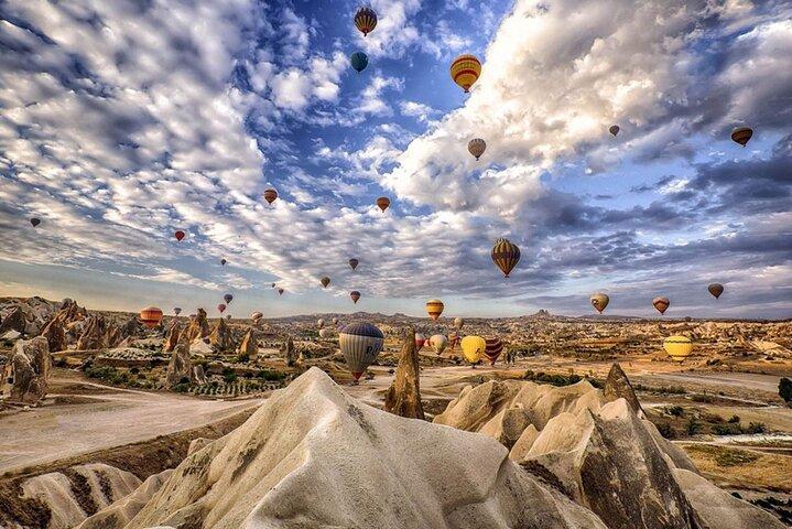 Unikke Cappadocia varmluftballon flyvning på Goreme Valley