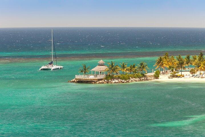 Dunns River Falls Privécatamarancruise in Ocho Rios