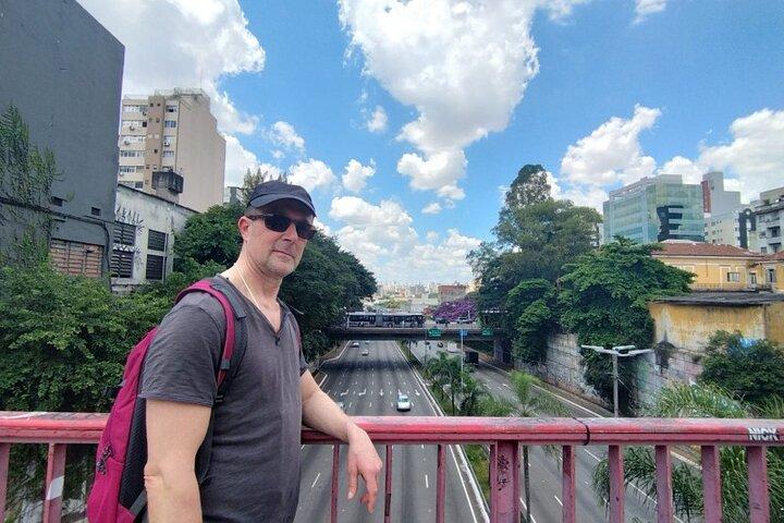 São Paulo Private Walking Tour com um local