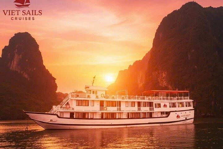 3 Días 2 Noches Explorando Bai Tu Long Bay