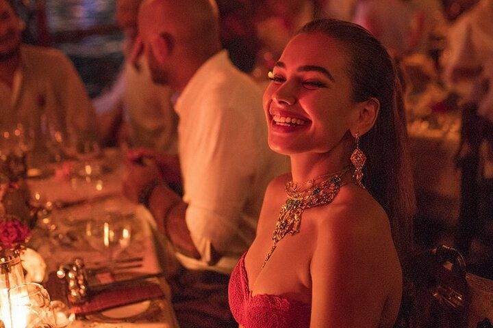Luxo Cairo Nile Dinner Cruise com Belly Dance & Floka Show