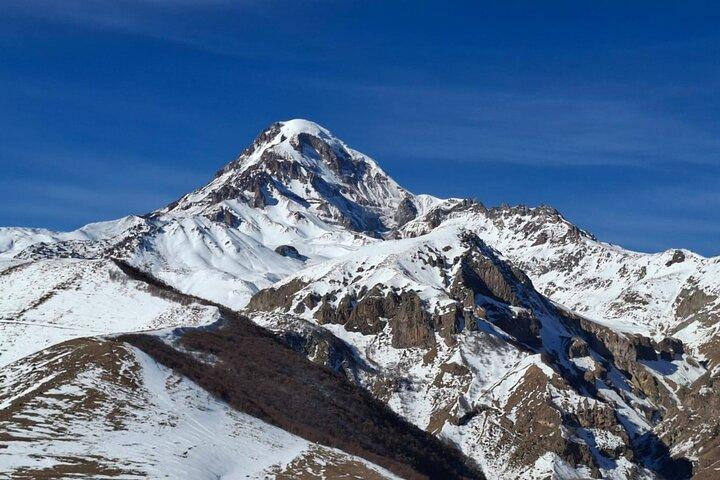 Kazbegi Day Tour de Tbilisi: Ananuri, Gudauri, Zhinvali