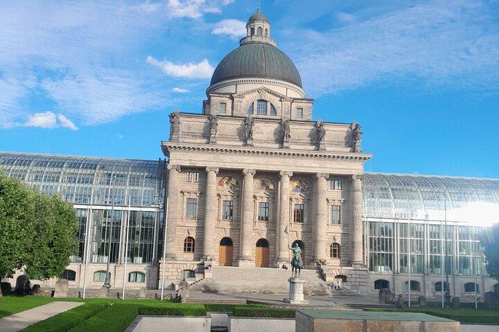 Munich Private Walking Tour com um local