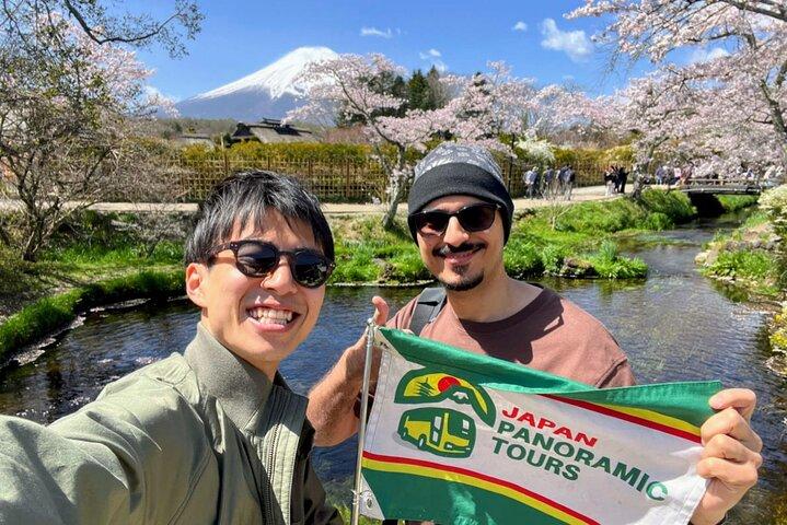 Mount Fuji Day Trip from Tokyo by Bus – Scenic Views & Highlights