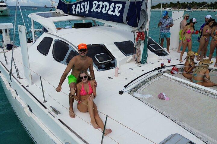 Tour in catamarano al tramonto a Isla Mujeres con snorkeling