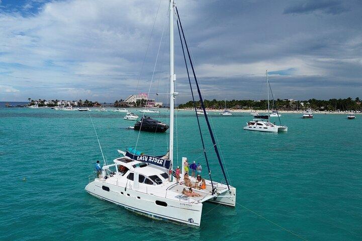Tour in catamarano al tramonto a Isla Mujeres con snorkeling