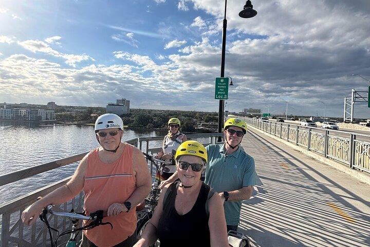 Riverfront Loop Autoguiado Alquiler de Bicicletas E Aventura