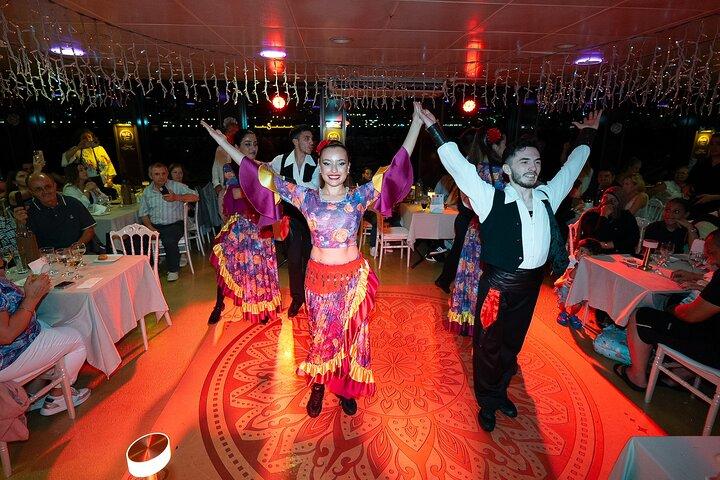 Istanbul Bosphorus Dinner Cruise & Frisdranken