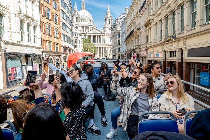 3-timers London Landmarks Hop On Hop Off bustur