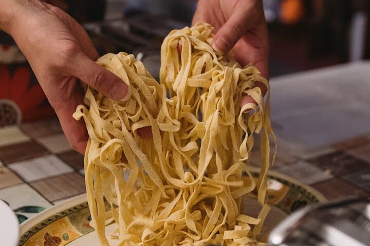 Rome Pasta and Tiramisu Class: Ravioli, Fettuccine & Fine Wine 5*