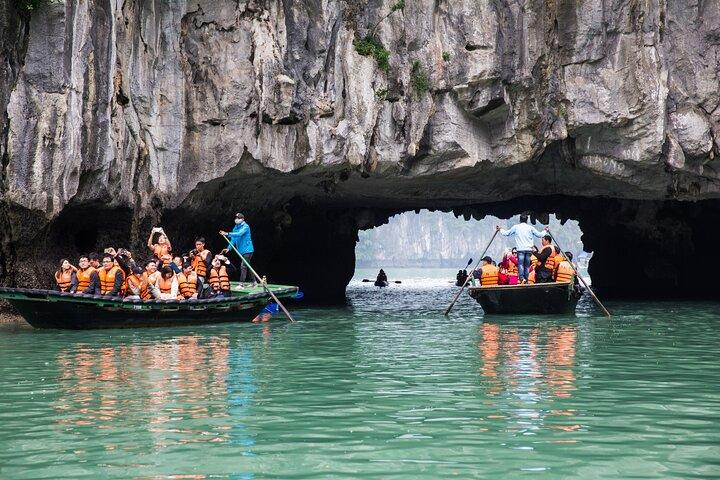 Halong Bay luxe cruise vanuit Hanoi – lunch, jacuzzi en live muziek