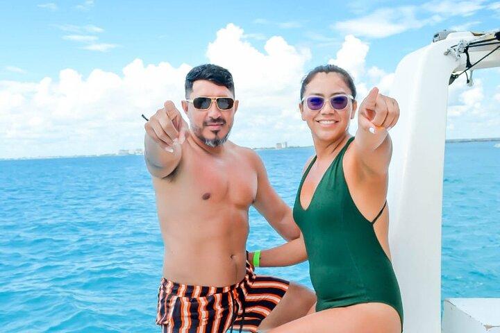 Catamaran Isla Mujeres, Beach Club e Bebidas de Puerto Morelos