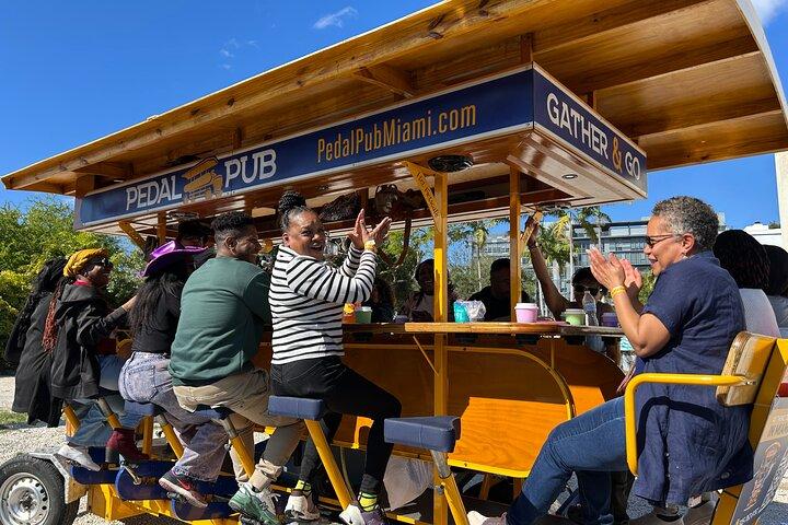 Miami Pedal Pub : Wynwood Arts District Bike And Brunch Ride (マイアミ・ペダル・パブ : ウィンウッド・アーツ・ディストリクト・バイク・アンド・ブランチ・ライド)