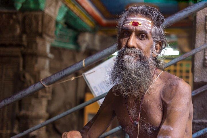 Un’immersione culturale guidata: Cerimonia notturna del tempio di Meenakshi