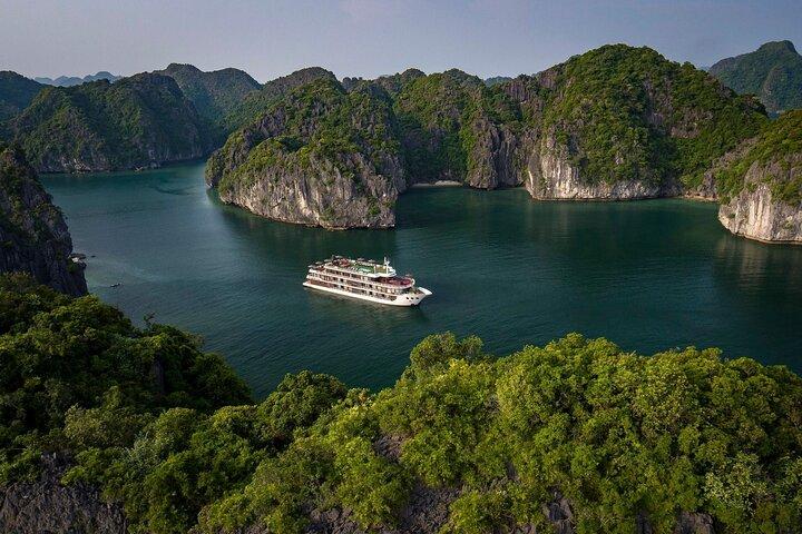 Dora Cruise 3D2N : Cabines avec balcon privé dans la baie d'Halong et la baie de Lan Ha