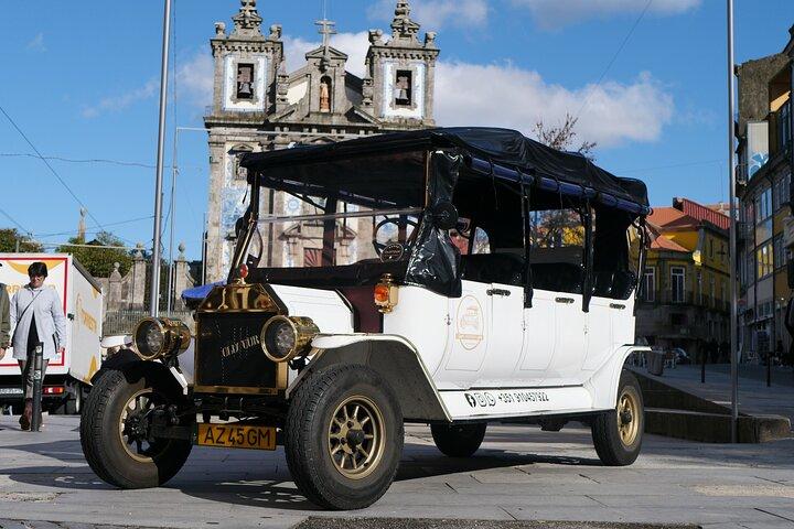 Porto&Gaia: Privétour door de historische stad in een klassieke Ford T