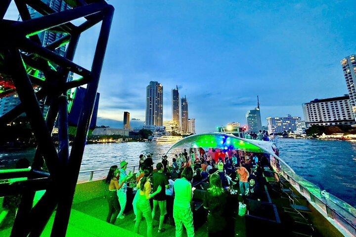 Yodsiam Bangkok Nightlife Chao Phraya River Cruise
