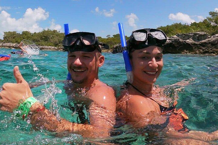 Tour in catamarano di Isla Mujeres con Open Bar da Tulum e Akumal