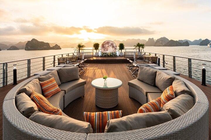 Lusso Ha Long Bay Day Cruise con buffet gourmet e kayak