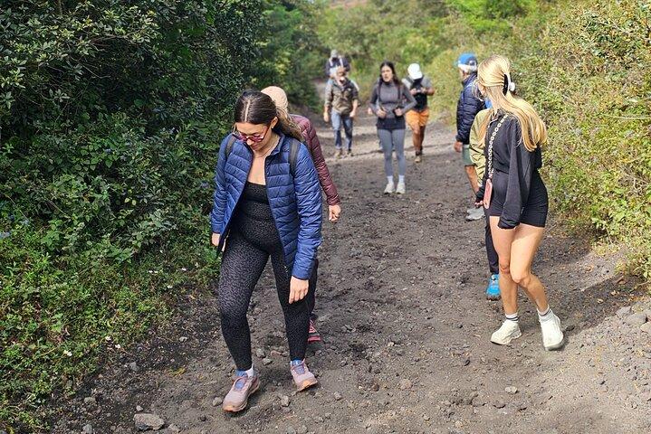 家族連れ、特に子供連れにおすすめの、乗馬で行くパカヤ火山ツアー。