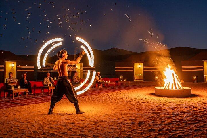 Lahbab Red Dune Abend Wüstensafari mit Live-Shows