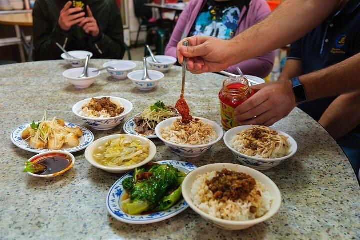 Taipei : Tour gastronomico Mercato locale con 12 + degustatori e bevande inclusi