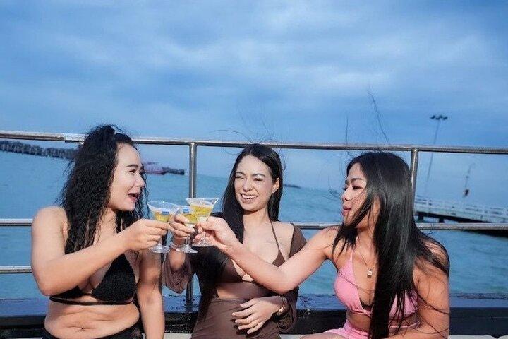 Pattaya Sunset Boat med indgangsbillet