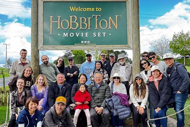 Auckland to Rotorua, Hobbiton and Waitomo 1 Way Small Group Tour