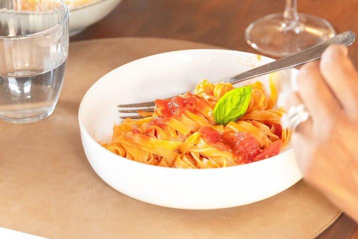 EXKLUSIVE Weintour in Chianti & San Gimignano (Mittagessen & Weinprobe inklusive)