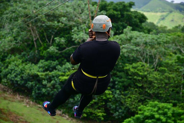 Ekstrem zipline oplevelse i Punta Cana med udsigt over bjergene