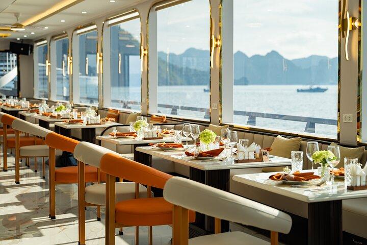 6 - Luxe Ha Long Bay Cruise - Lunchbuffet, grotten & kajakken