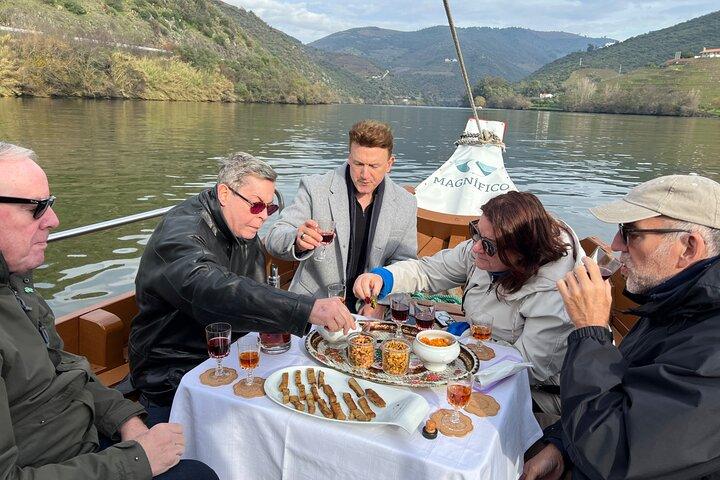Douro Valley Luxury Wine Tour: 3 ejendomme, krydstogt og gourmet middag