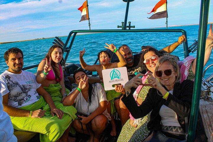 Privat speedbåd til 2 øer, delfiner og snorkling_ Hurghada