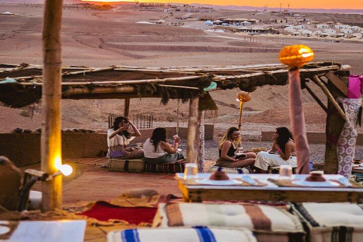 Entdecken Sie Agafay Sunset Experience : Quad-, Kamelritt und Dinner Show