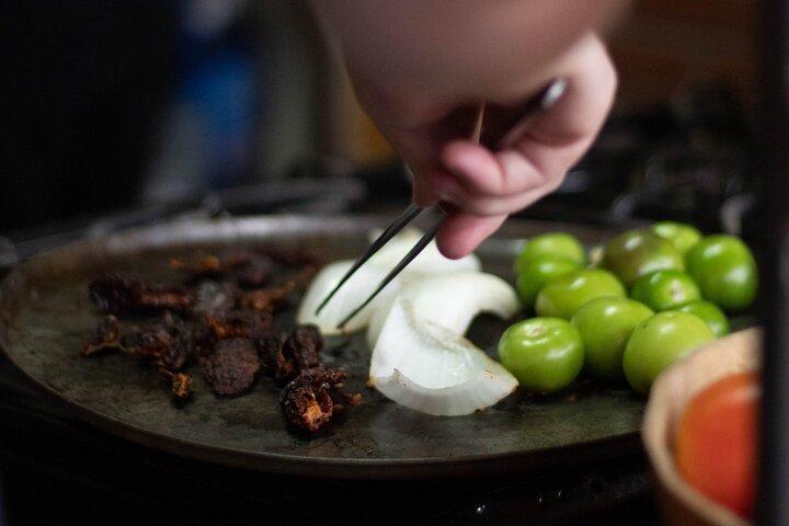Salsa-lavningskursus på et mexicansk marked