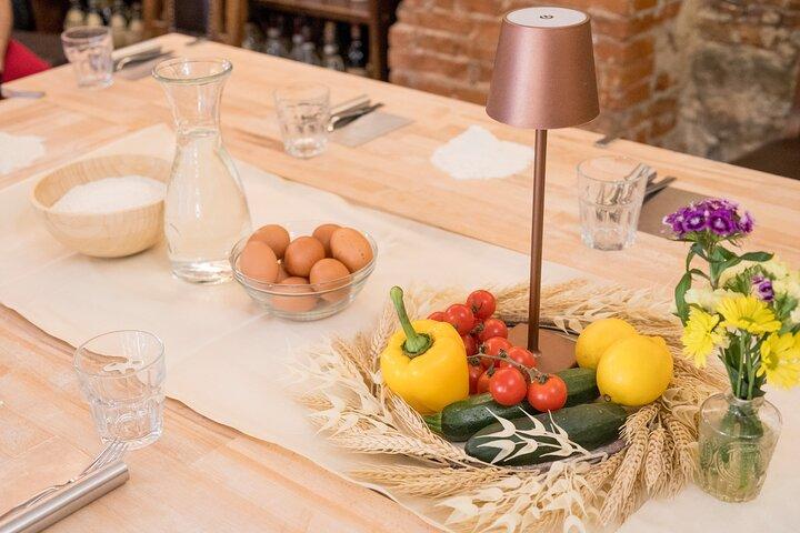 フィレンツェ:家族向けパスタ料理教室&ワイン&ソフトドリンク
