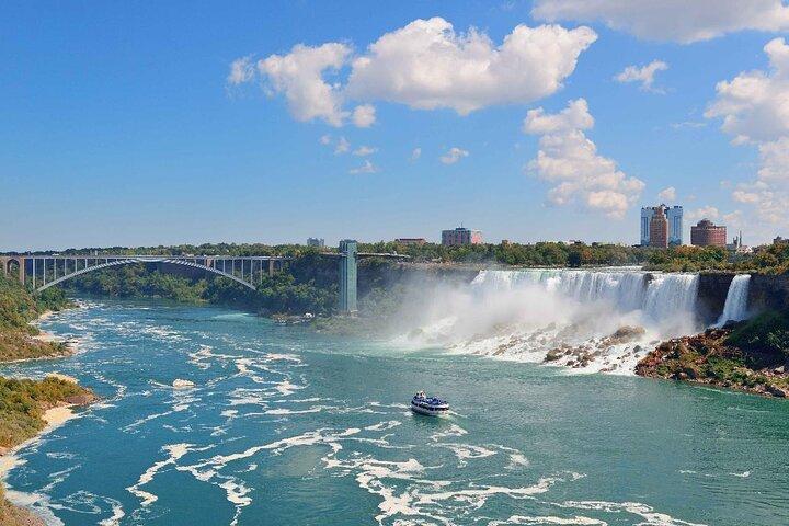 Toronto to Niagara Falls Small Group Day Tour com barco e vinho