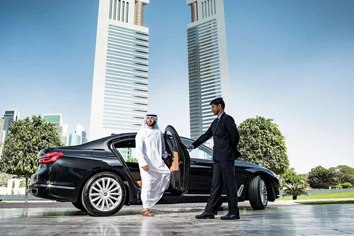 Dubai nach Abu Dhabi Privater Transfer mit Hotel & Flughafen Abholung
