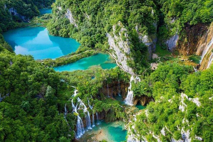 De Split: Excursão de dia guiada de manhã de Plitvice Lakes