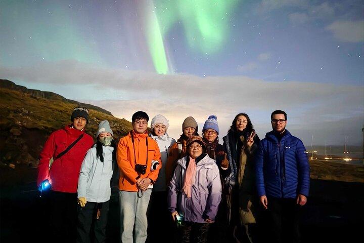 Reykjavik: Piccolo gruppo aurora boreale con sorpresa