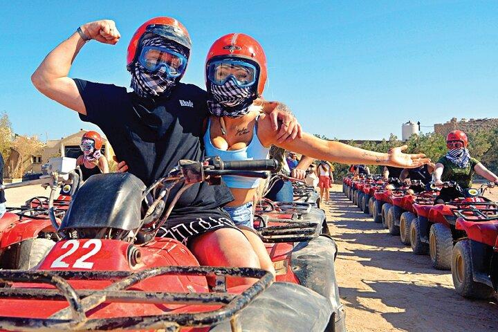 Hurghada Desert Quad, Bedouin Village en Camel Ride Tour