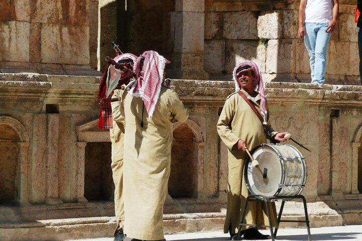 Excursão de um dia em Jerash e Castelo de Ajloun saindo de Amã