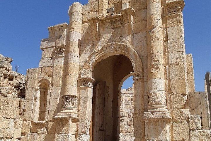 Excursão de um dia em Jerash e Castelo de Ajloun saindo de Amã