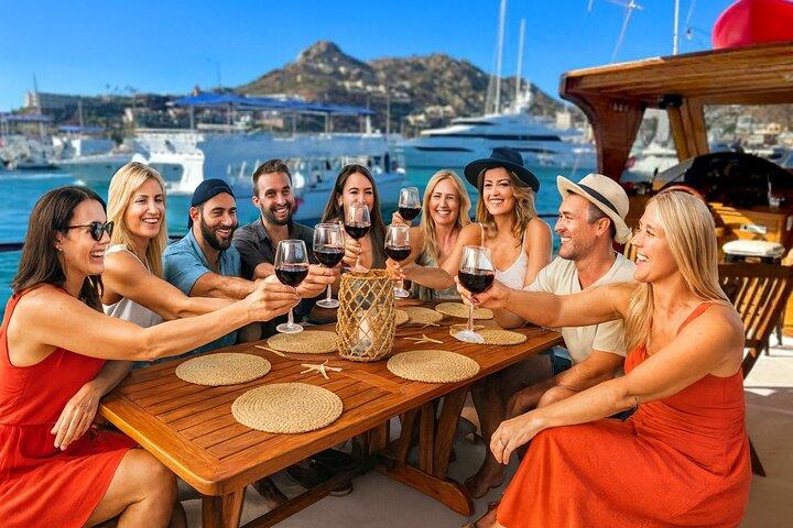 Cabo Sunset Dinner Cruise Gourmet middag og premium drikkevarer