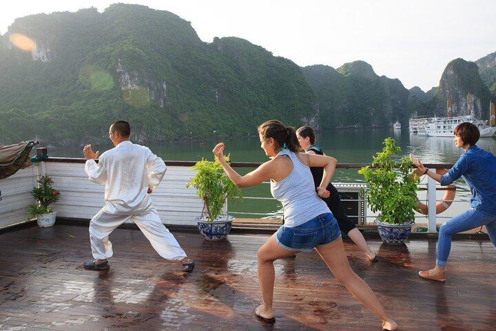 Hanoi naar Ninh Binh & Bai Tu Long Bay Cruise – 3D2N Experience