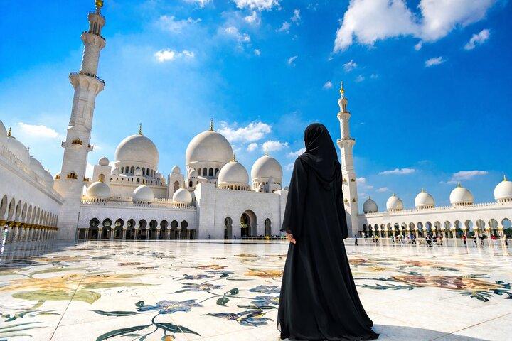 Private Abu Dhabi Stadtrundfahrt mit Louvre Museum Abu Dhabi Combo
