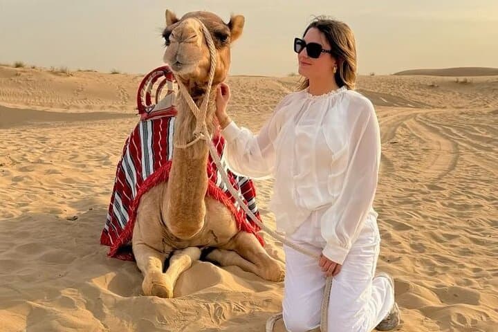 Morning Red Dunes Buggy (30m) + Camel & Falcon for 2 people