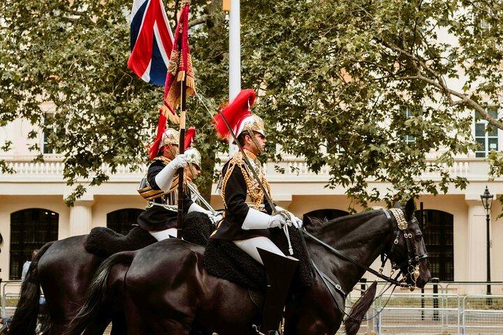 Changing of the Guard Small-Group Walking Tour in London